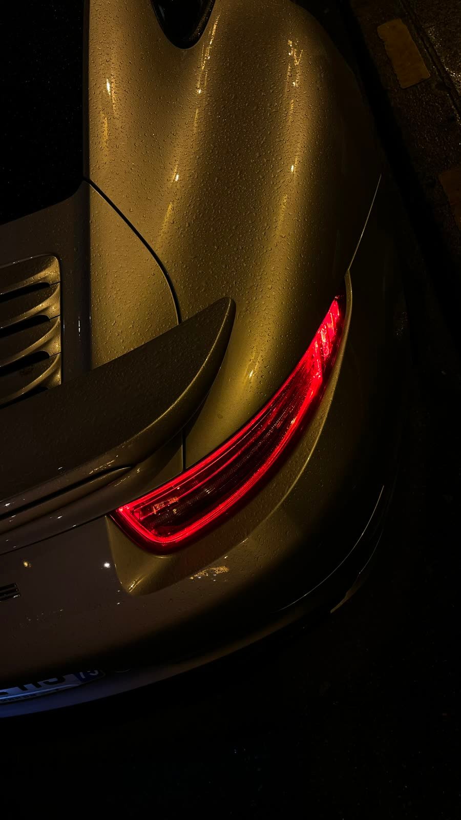 Porsche 911 at night in Paris