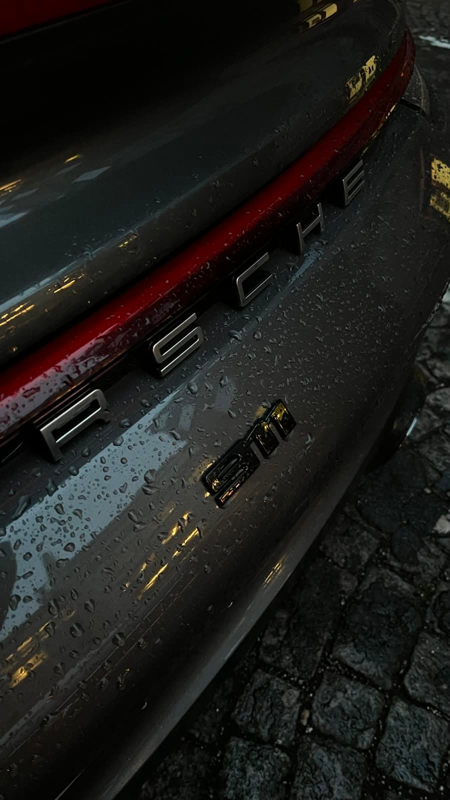 Porsche 911 in Paris